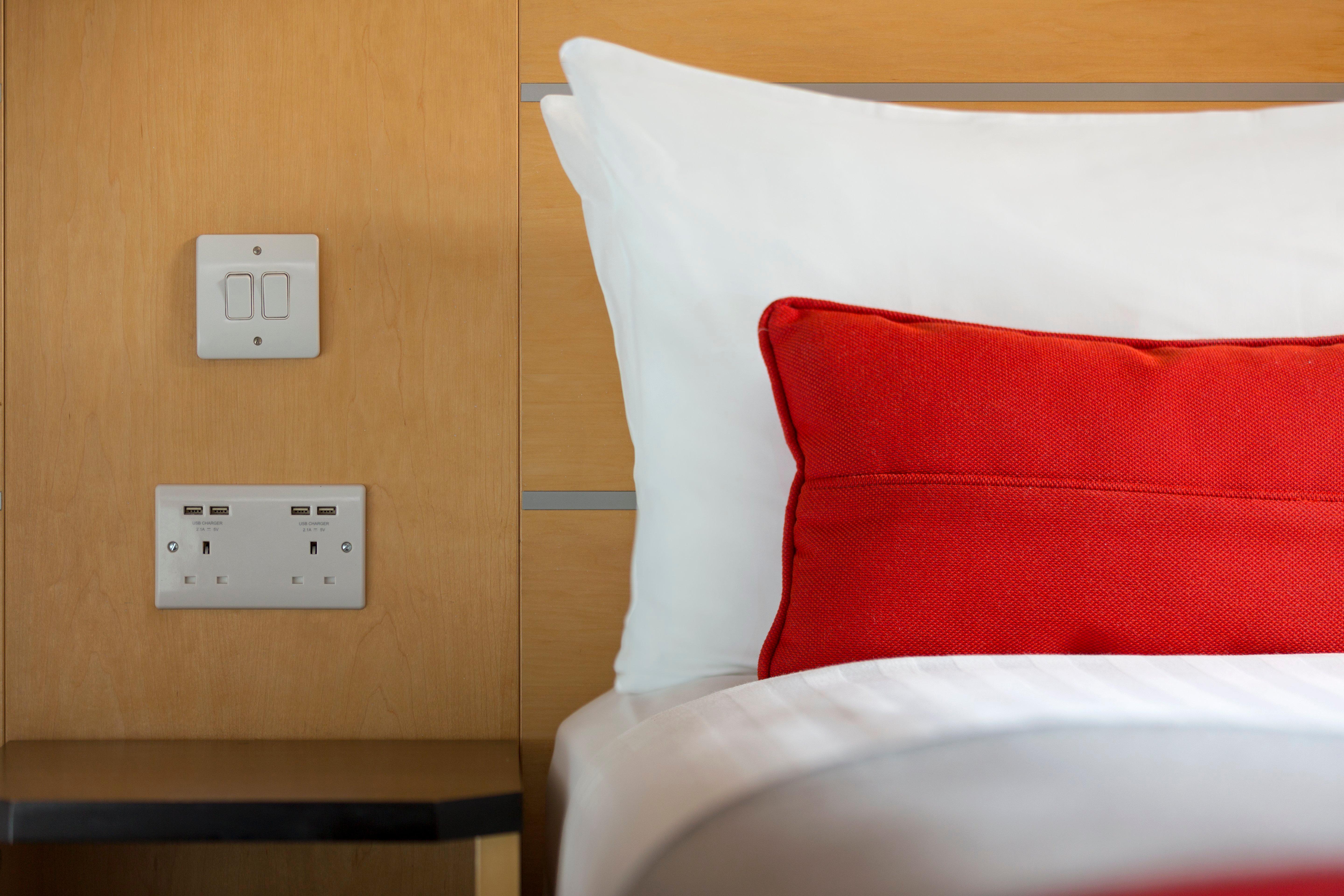 Holiday Inn Express Park Royal By Ihg London Bagian luar foto