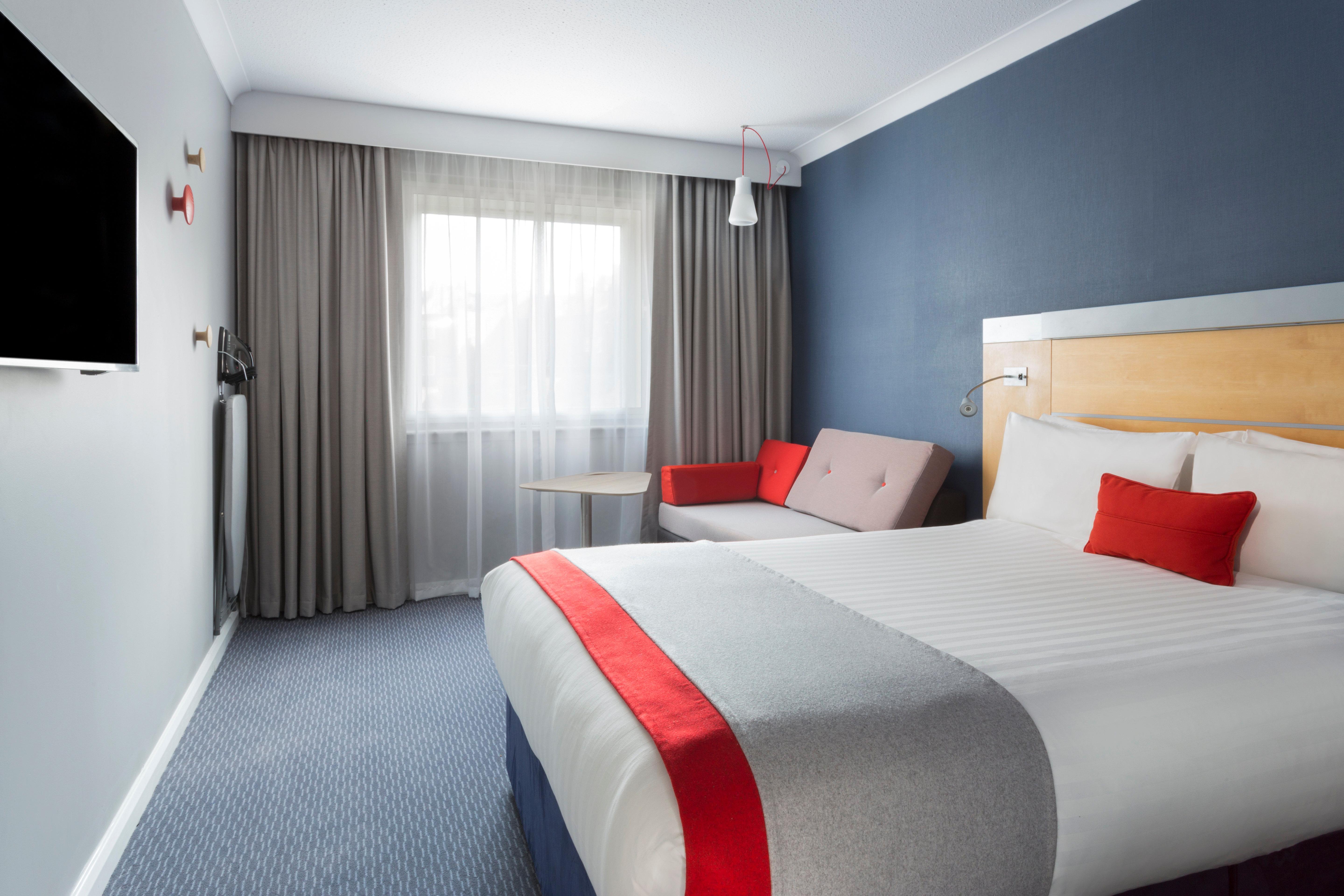 Holiday Inn Express Park Royal By Ihg London Bagian luar foto