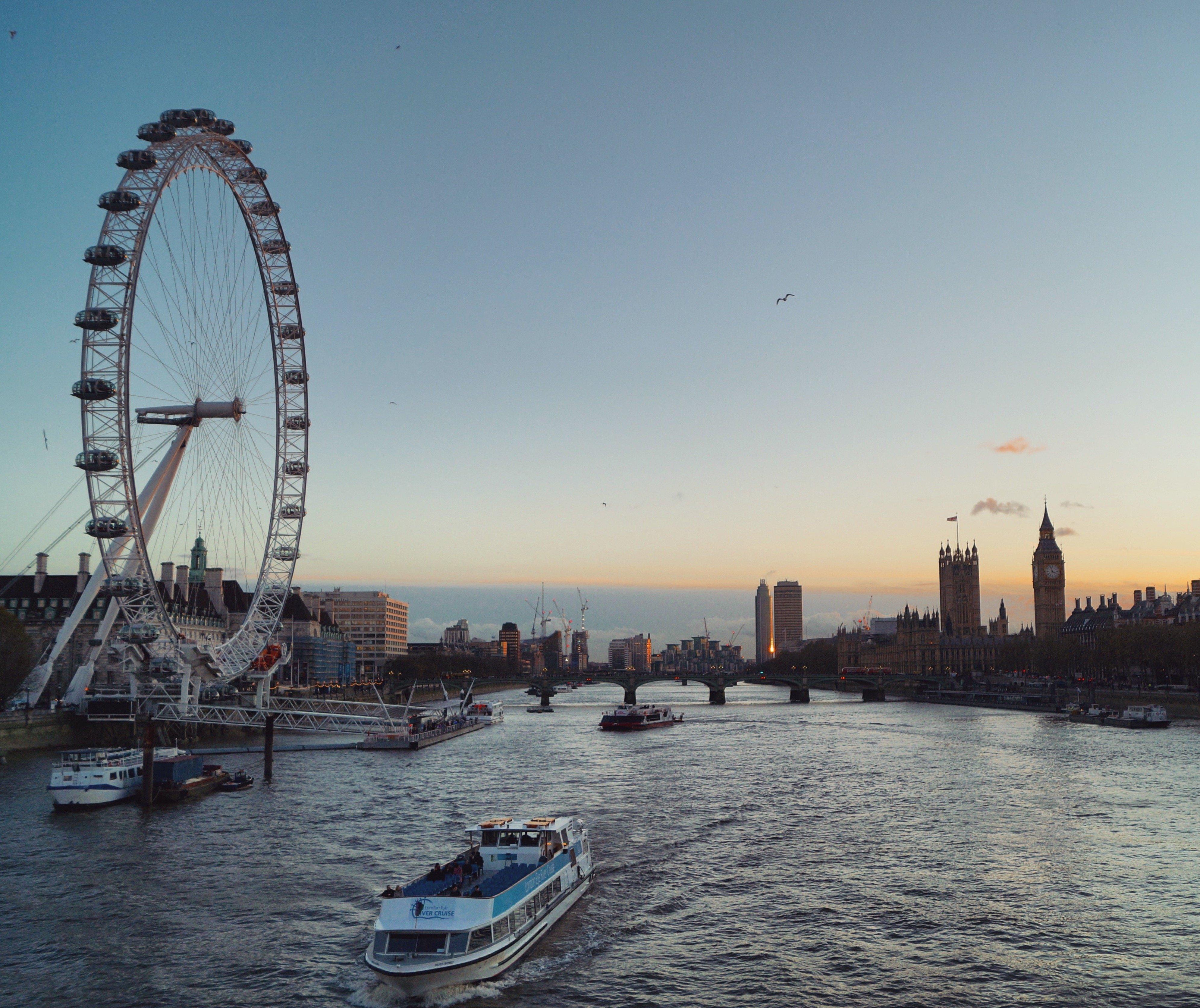 Holiday Inn Express Park Royal By Ihg London Bagian luar foto