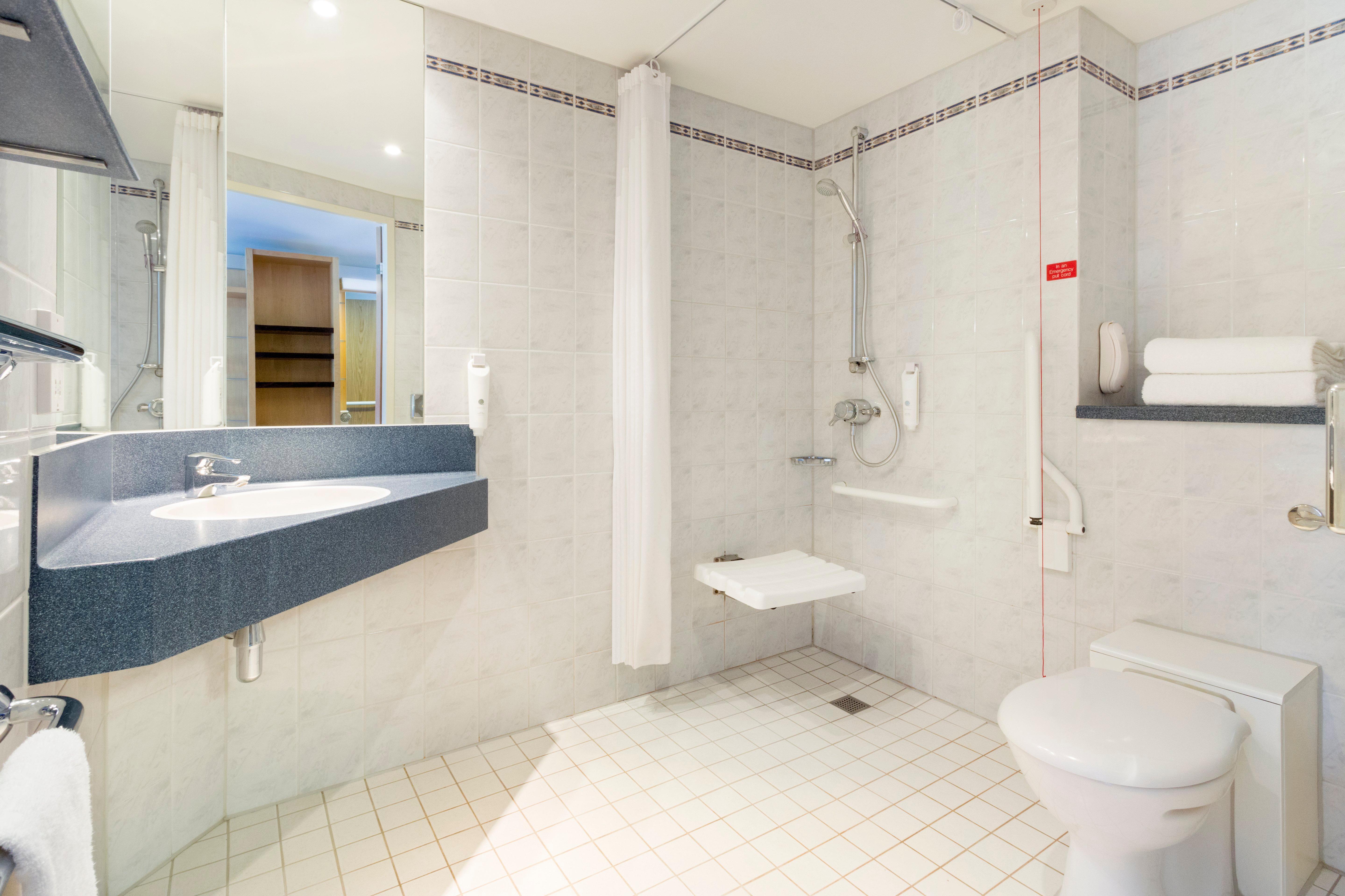 Holiday Inn Express Park Royal By Ihg London Bagian luar foto