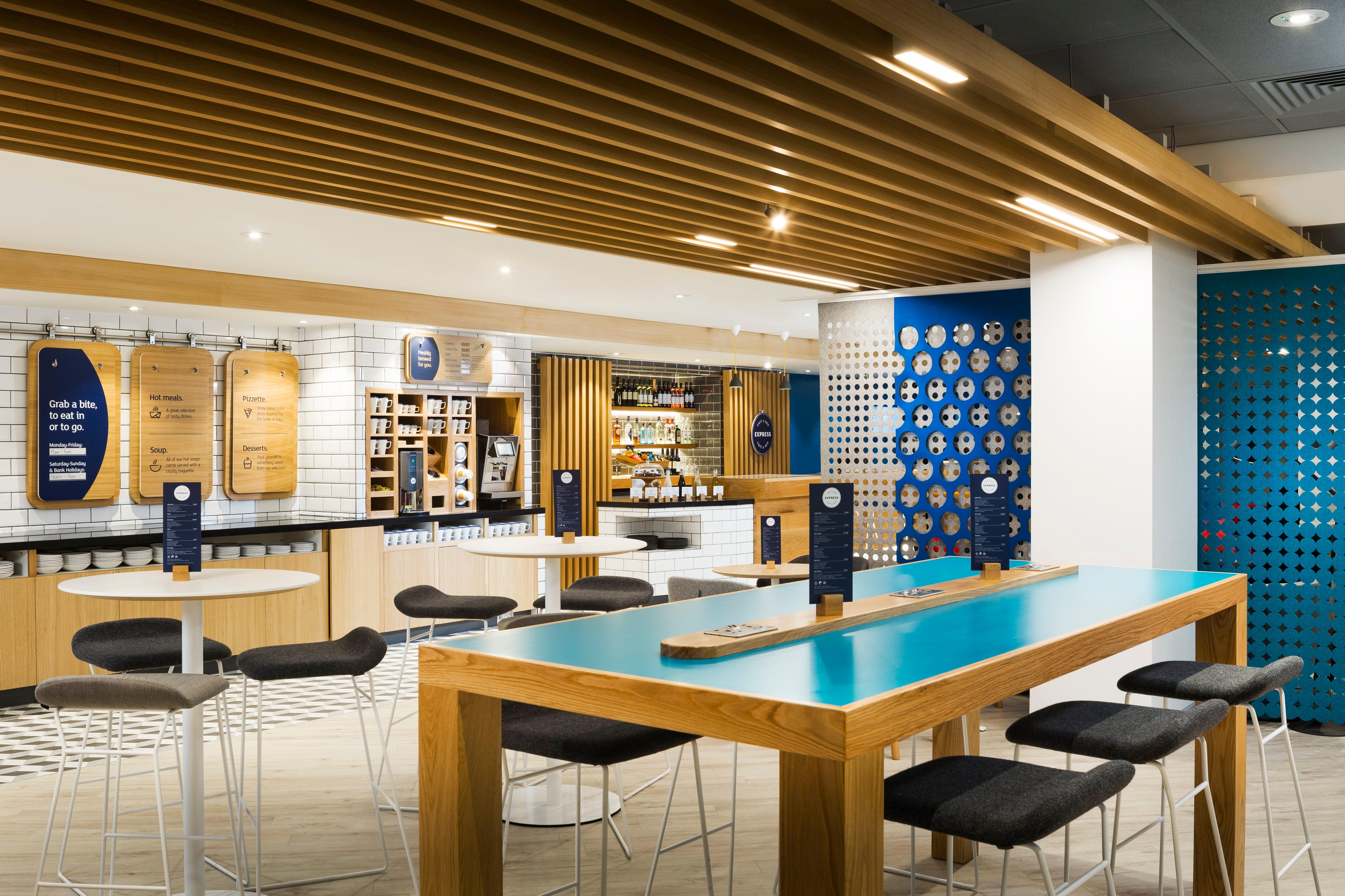 Holiday Inn Express Park Royal By Ihg London Bagian luar foto