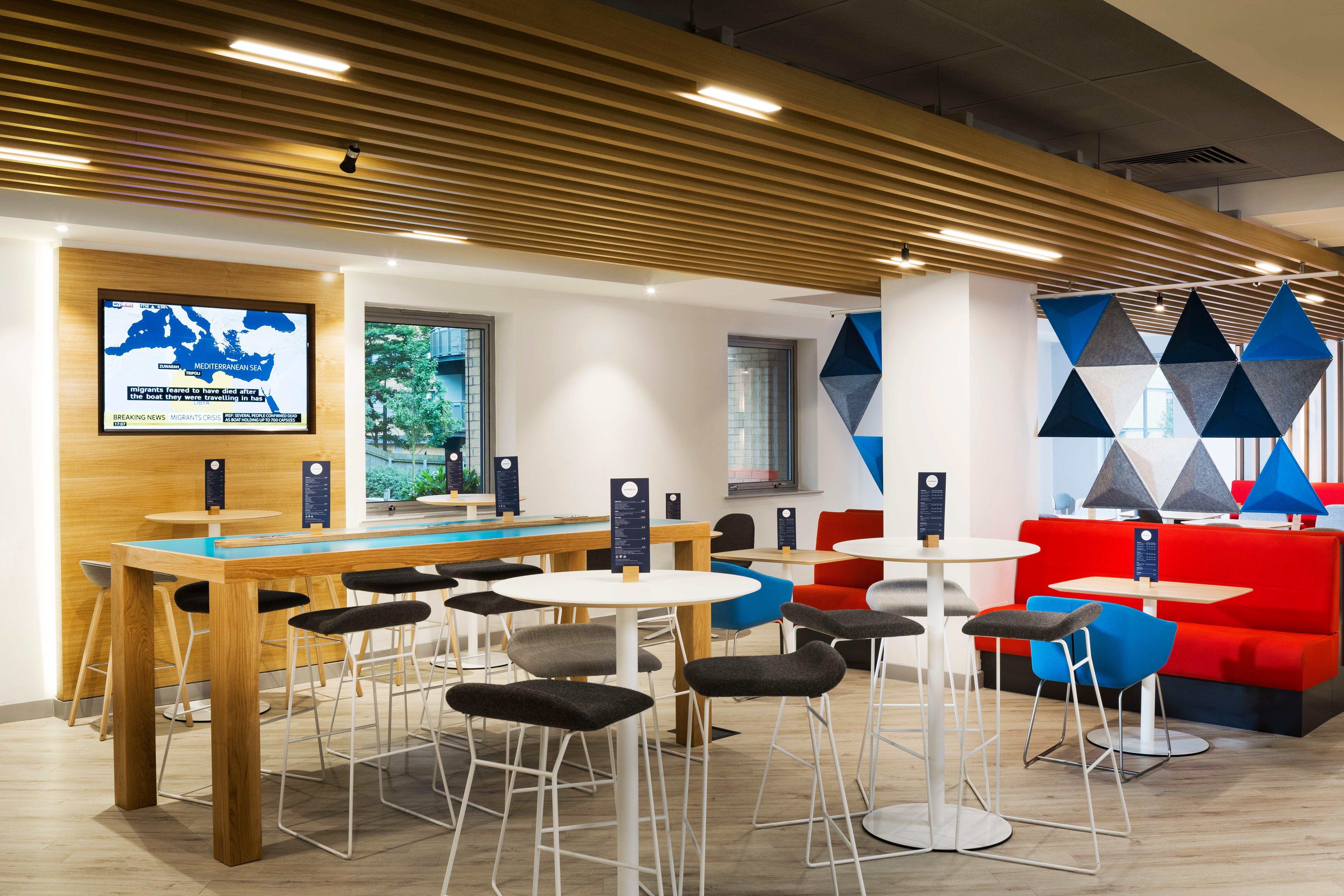 Holiday Inn Express Park Royal By Ihg London Bagian luar foto