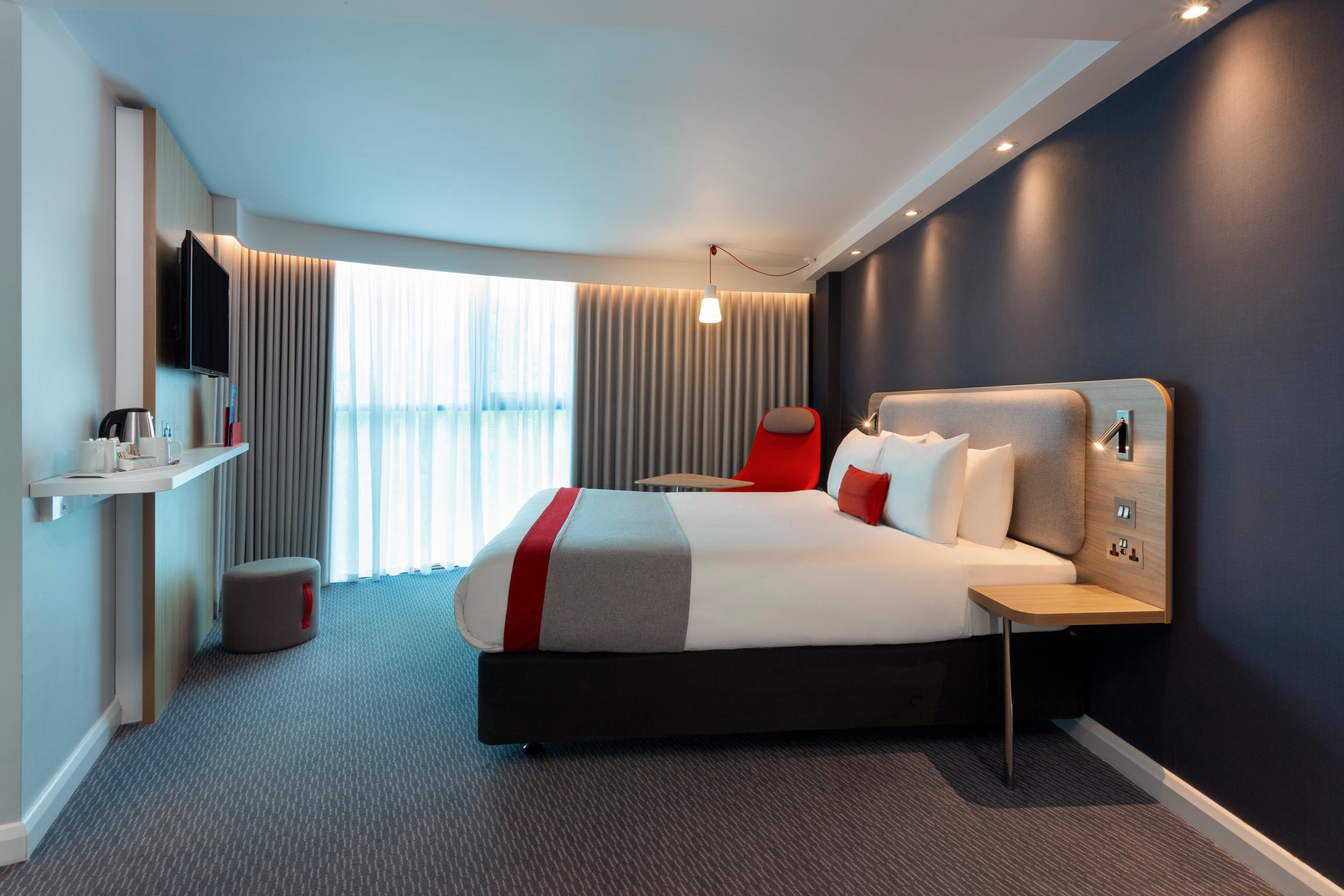 Holiday Inn Express Park Royal By Ihg London Bagian luar foto