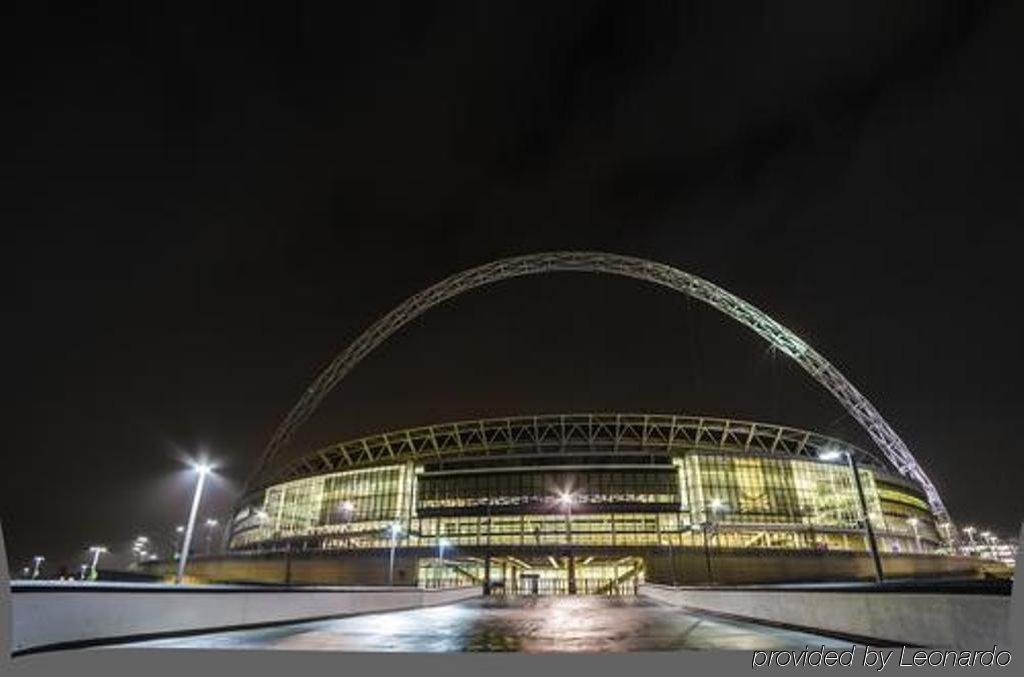 Holiday Inn Express Park Royal By Ihg London Bagian luar foto