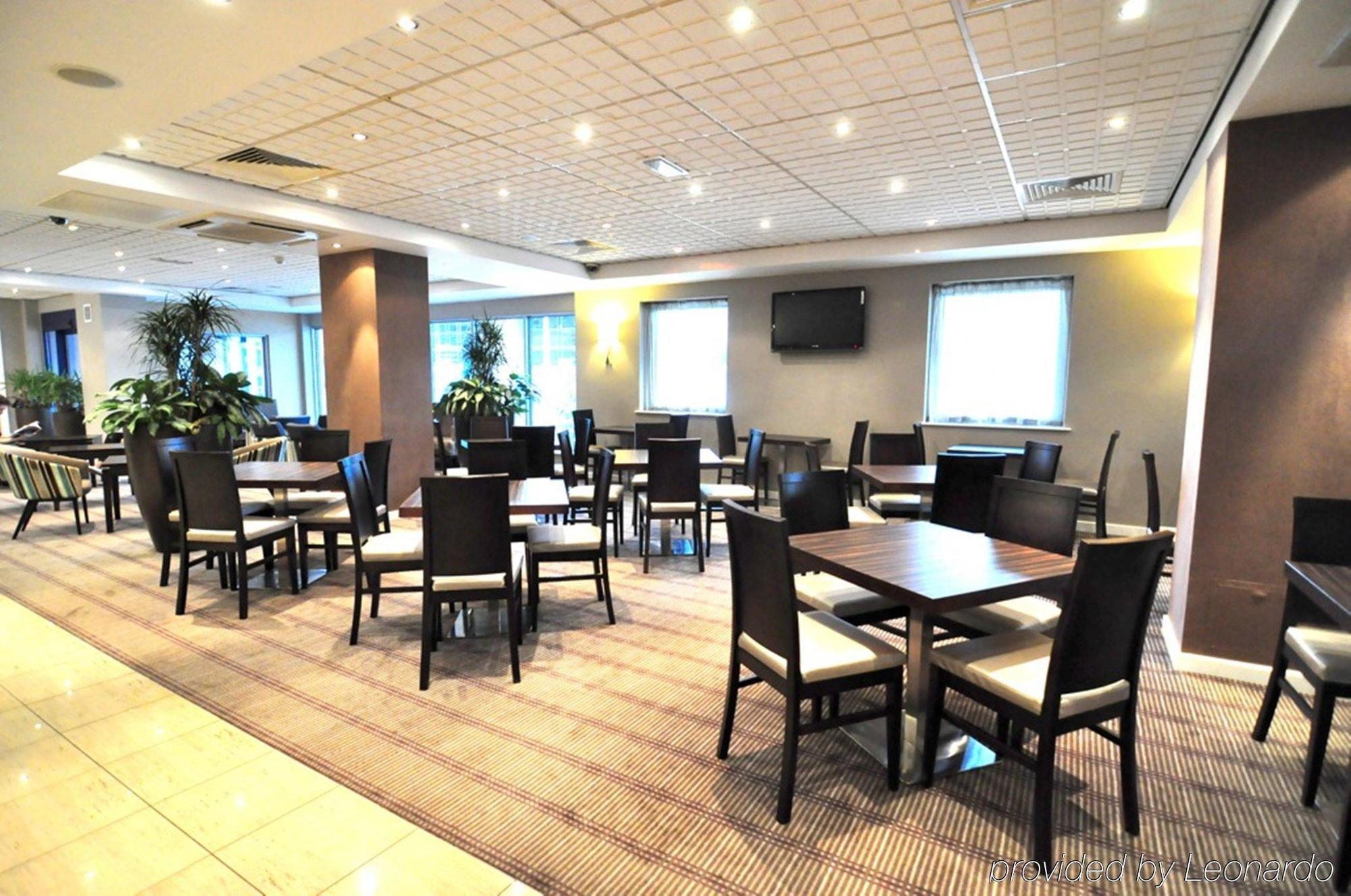 Holiday Inn Express Park Royal By Ihg London Restoran foto