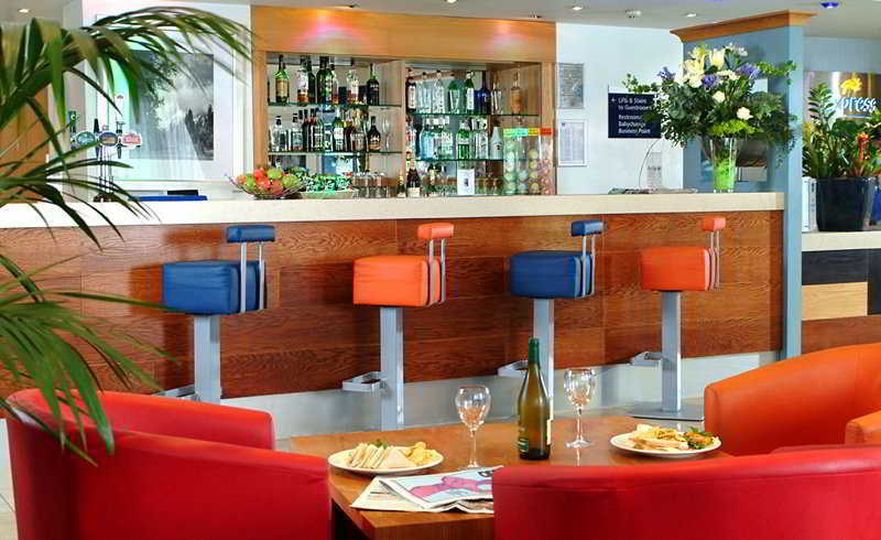 Holiday Inn Express Park Royal By Ihg London Restoran foto