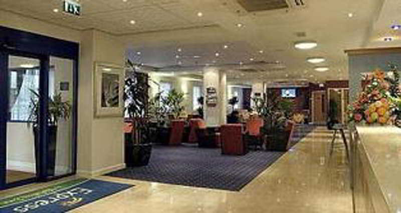 Holiday Inn Express Park Royal By Ihg London Bagian luar foto