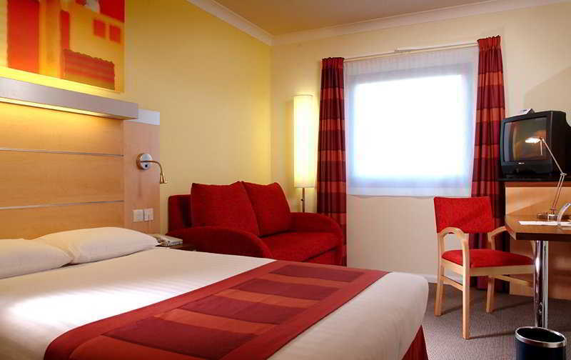 Holiday Inn Express Park Royal By Ihg London Bagian luar foto