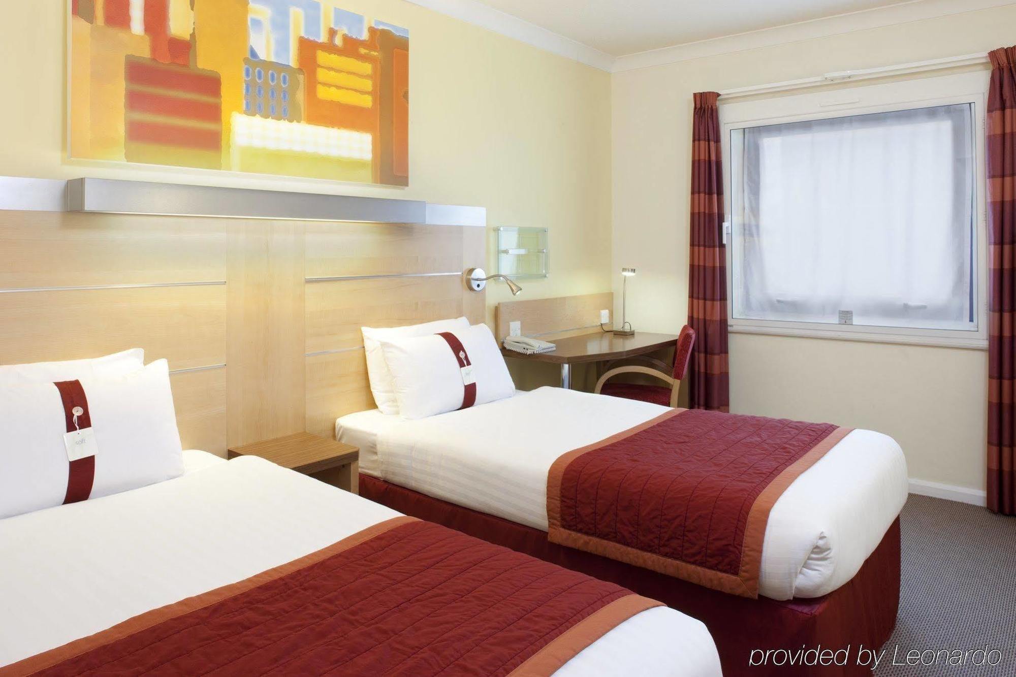 Holiday Inn Express Park Royal By Ihg London Ruang foto