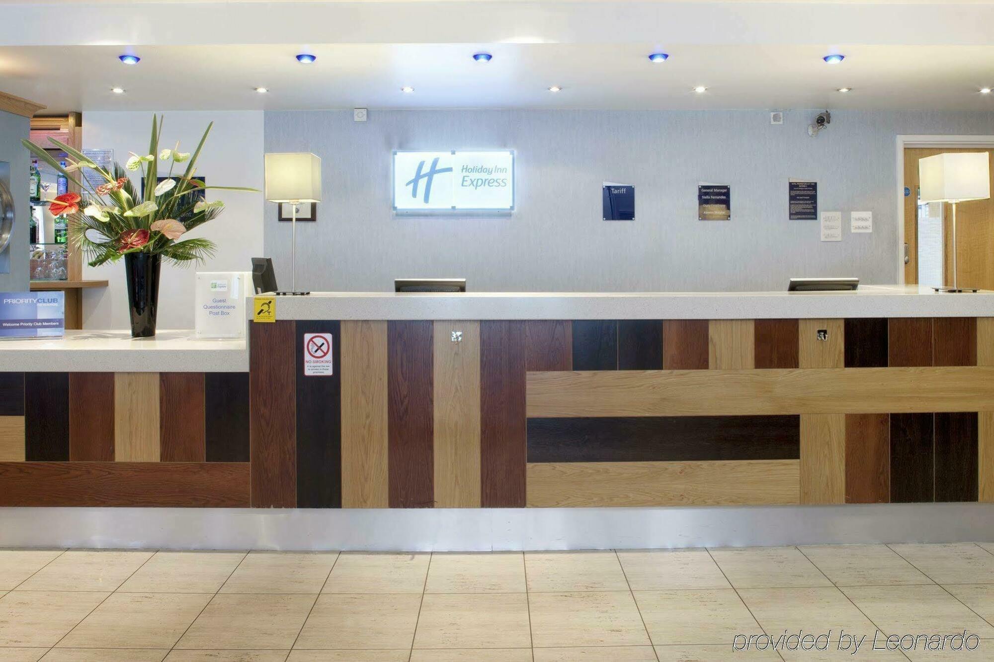 Holiday Inn Express Park Royal By Ihg London Interior foto